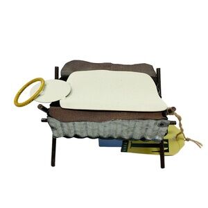 Home decor: Metal Jesus in basket